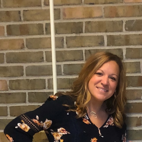 Meet your Posher, Lindsay - Picture 2 of 2